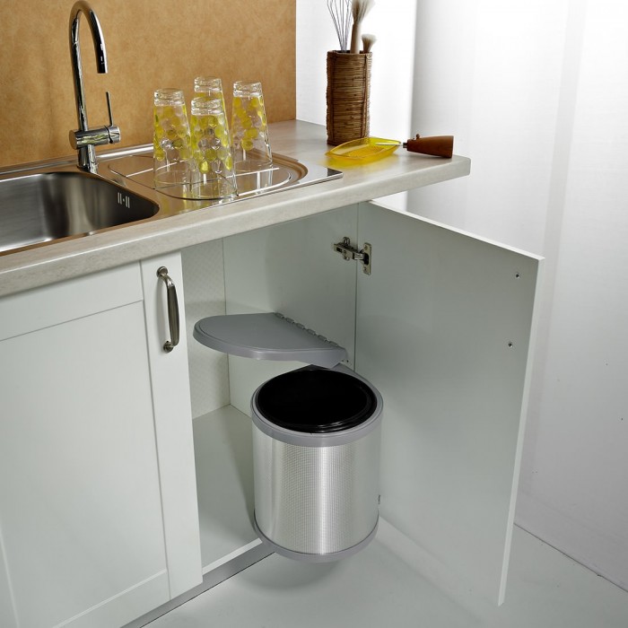 Door-mounted automatic opening trash can RING